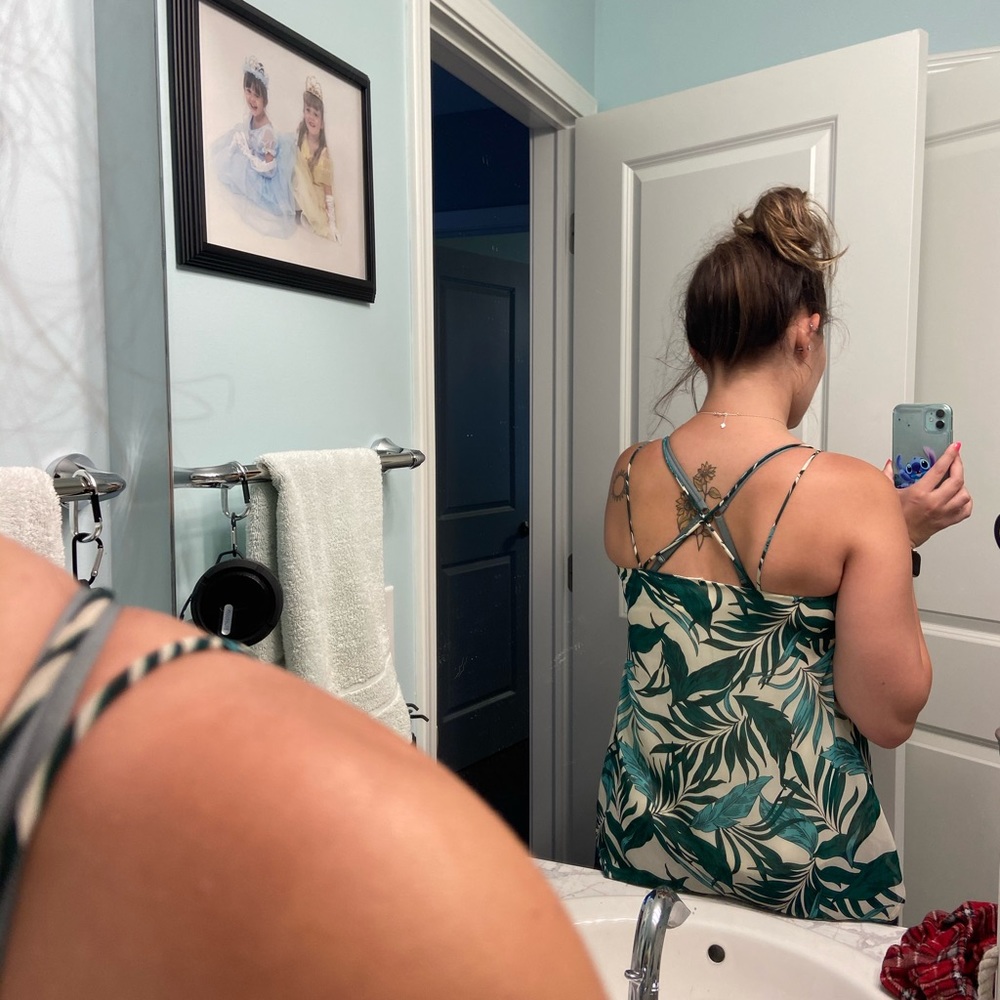White and Green Leaf Strappy Tank Top - Picture 6 of 6